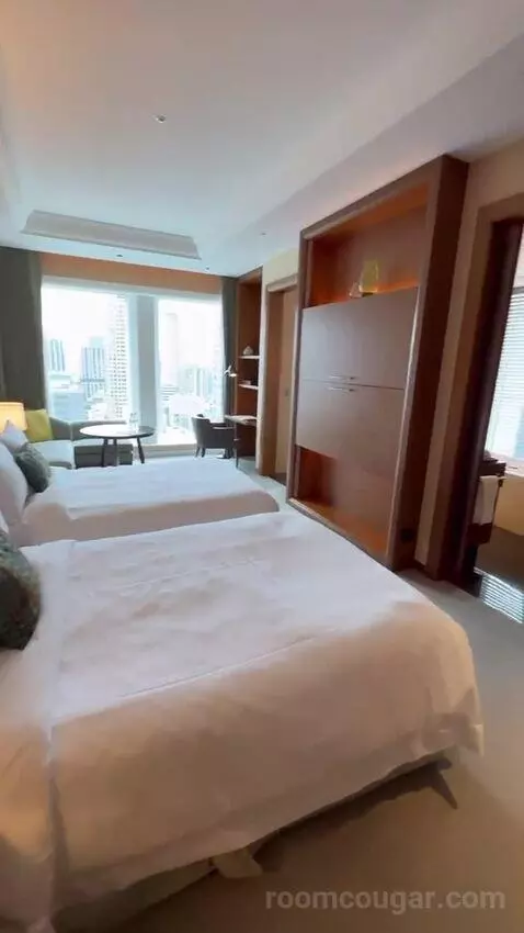 Grand Deluxe, Larger Guest Room, 2 Double, Skyline View, Corner Room bed picture #4