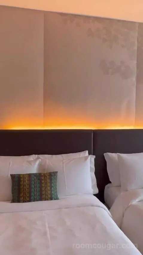 Grand Deluxe, Larger Guest Room, 2 Double, Skyline View, Corner Room bed picture #10