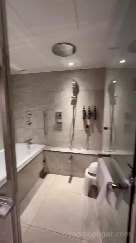 Luxury, Club Lounge Access, Suite, 2 Double Room Details bathroom picture #6