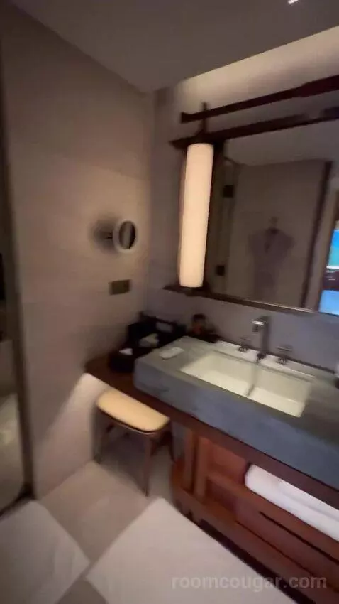1 King Bed, Nijo Suite (#274) bathroom picture #6
