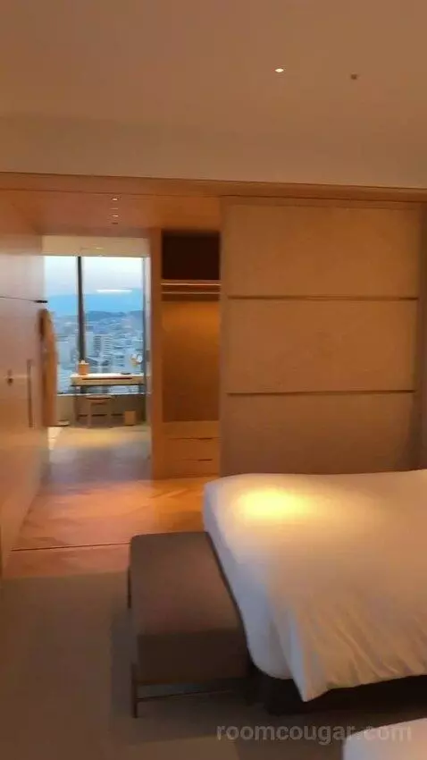 Deluxe Suite, 1 Bedroom Suite, 2 Double, Corner Room (#2303) bed picture #5