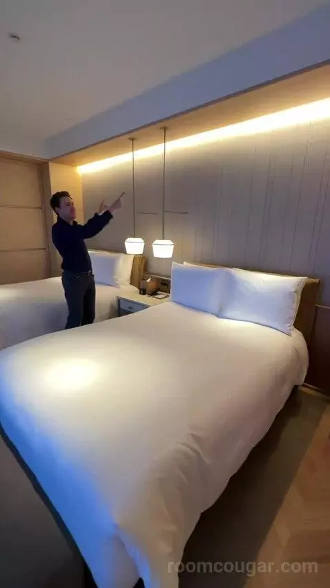 Deluxe Suite, 1 Bedroom Suite, 2 Double, Corner Room (#2303) bed picture #1