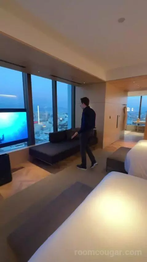 Deluxe Suite, 1 Bedroom Suite, 2 Double, Corner Room (#2303) view picture #1