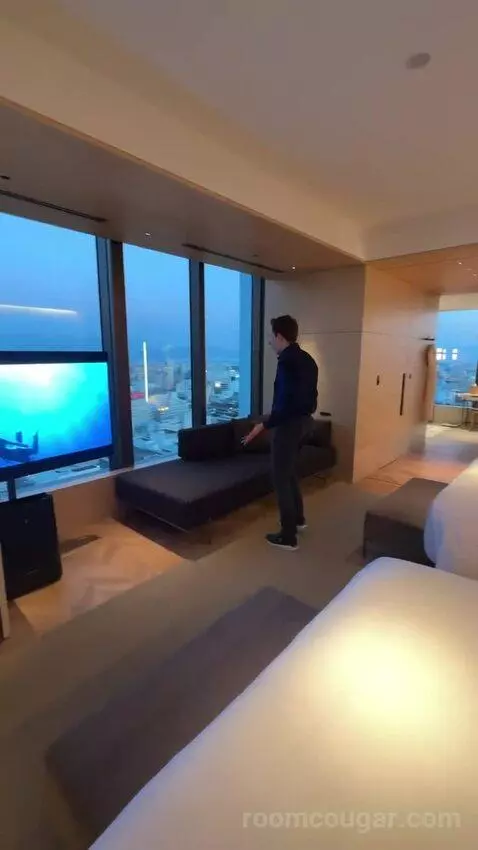 Deluxe Suite, 1 Bedroom Suite, 2 Double, Corner Room (#2303) view picture #2