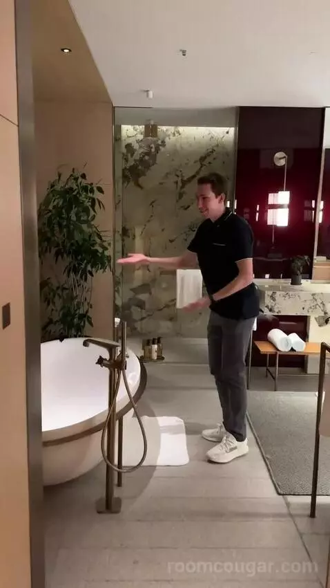 The Ritz-Carlton Suite, Club Lounge Access, 1 Bedroom Suite, 1 King, Hakata Bay View bathroom picture #2