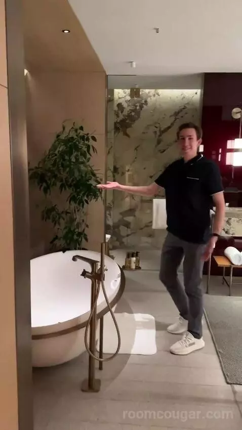 The Ritz-Carlton Suite, Club Lounge Access, 1 Bedroom Suite, 1 King, Hakata Bay View bathroom picture #4