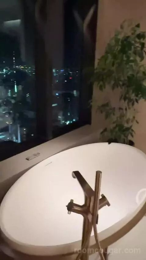 The Ritz-Carlton Suite, Club Lounge Access, 1 Bedroom Suite, 1 King, Hakata Bay View bathroom picture #7