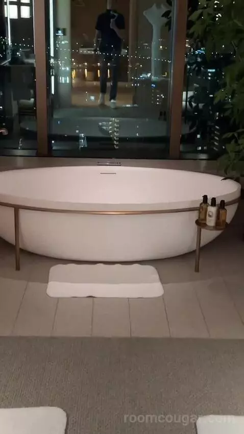 The Ritz-Carlton Suite, Club Lounge Access, 1 Bedroom Suite, 1 King, Hakata Bay View bathroom picture #9