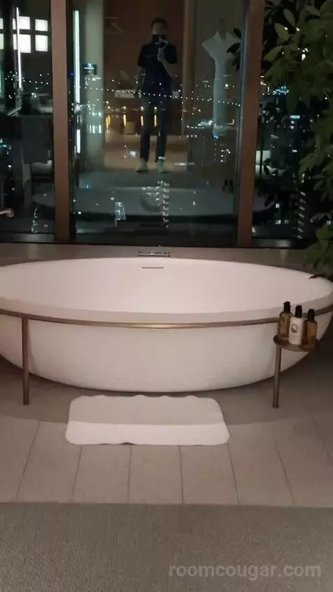 The Ritz-Carlton Suite, Club Lounge Access, 1 Bedroom Suite, 1 King, Hakata Bay View bathroom picture #11