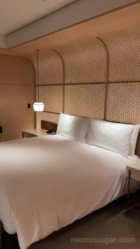 The Ritz-Carlton Suite, Club Lounge Access, 1 Bedroom Suite, 1 King, Hakata Bay View bed picture #5