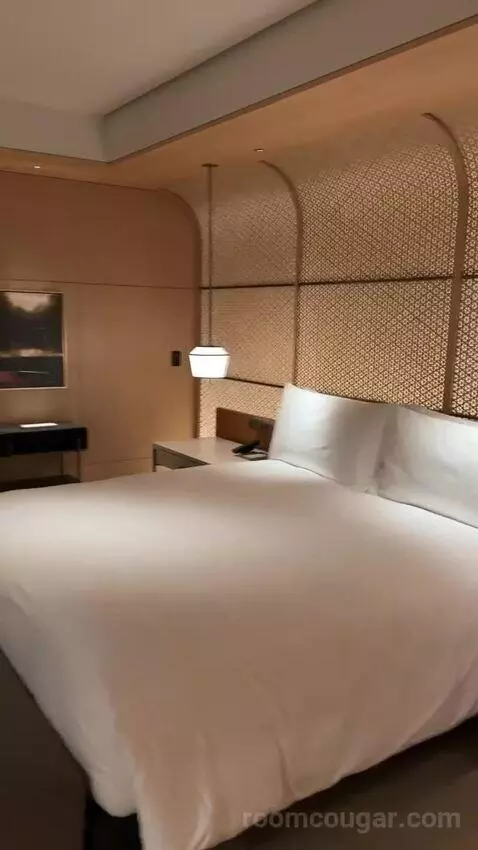 The Ritz-Carlton Suite, Club Lounge Access, 1 Bedroom Suite, 1 King, Hakata Bay View bed picture #7