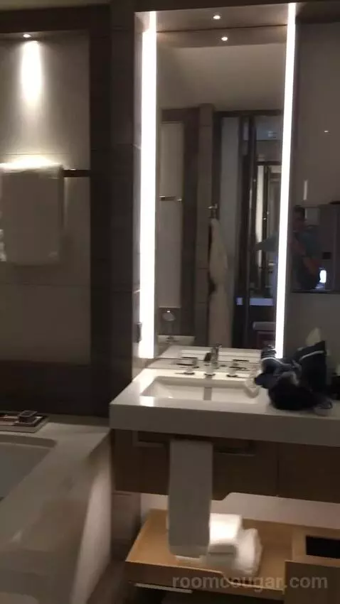 2 Double Beds, High Floor - 15th and Above, Guest Room bathroom picture #3