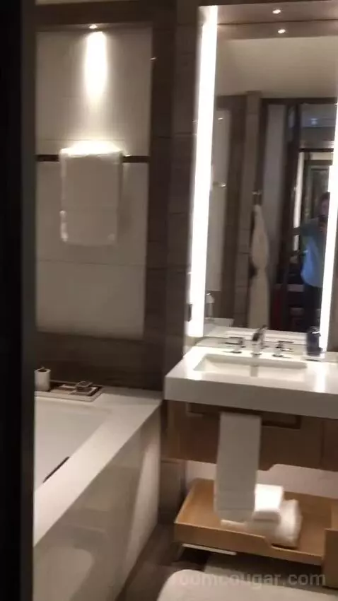 2 Double Beds, High Floor - 15th and Above, Guest Room bathroom picture #2