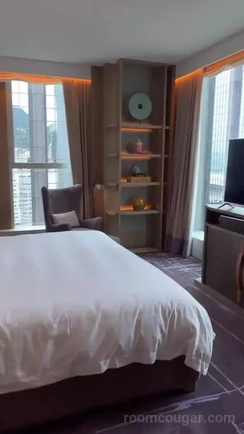 Metropolitan Suite, 1 Bedroom Suite, 1 King, Partial Harbour View bed picture #1