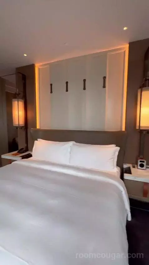 Metropolitan Suite, 1 Bedroom Suite, 1 King, Partial Harbour View bed picture #7