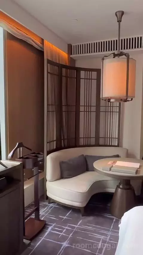 Metropolitan Suite, 1 Bedroom Suite, 1 King, Partial Harbour View bed picture #9