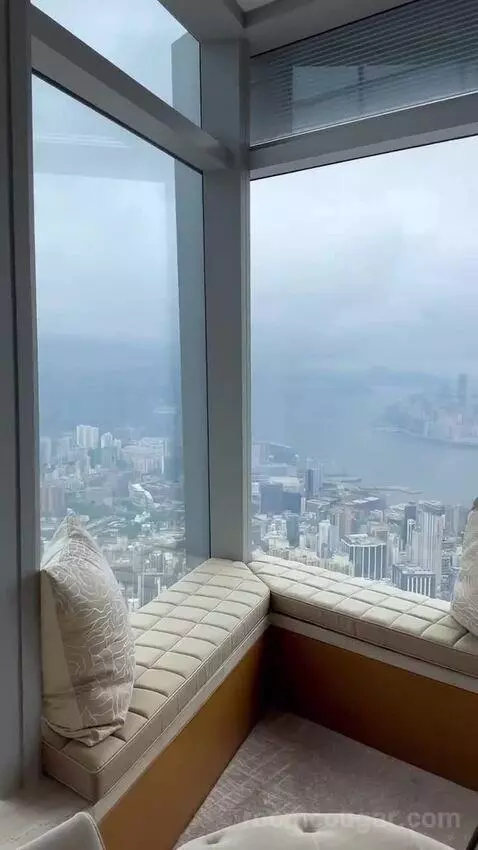 Deluxe Victoria Harbour Suite with King Bed, Club Lounge Access (#109-16) view picture #3