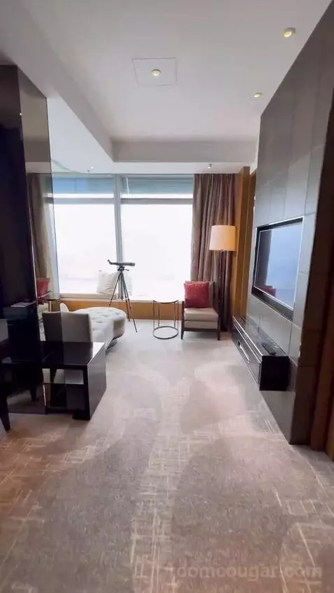 Deluxe Victoria Harbour Suite with King Bed, Club Lounge Access (#109-16) bed picture #1