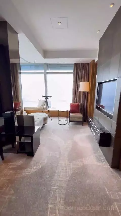 Deluxe Victoria Harbour Suite with King Bed, Club Lounge Access (#109-16) bed picture #2
