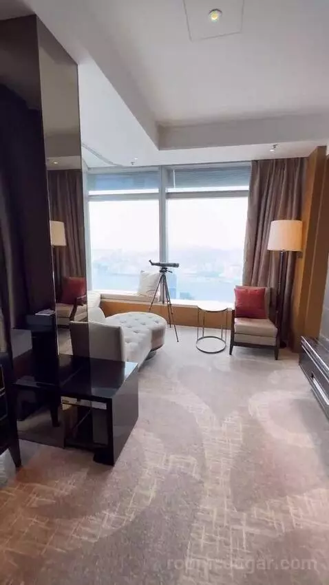 Deluxe Victoria Harbour Suite with King Bed, Club Lounge Access (#109-16) bed picture #6