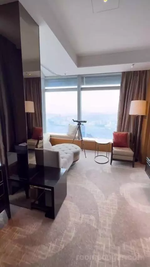 Deluxe Victoria Harbour Suite with King Bed, Club Lounge Access (#109-16) bed picture #7