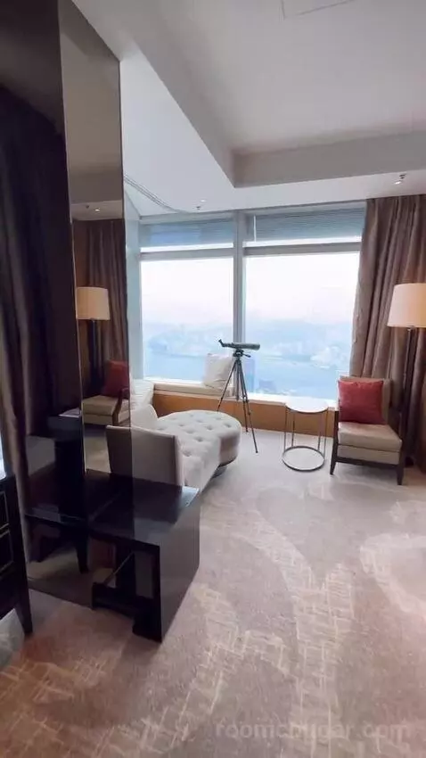 Deluxe Victoria Harbour Suite with King Bed, Club Lounge Access (#109-16) bed picture #8