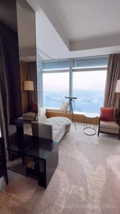 Deluxe Victoria Harbour Suite with King Bed, Club Lounge Access (#109-16) bed picture #9
