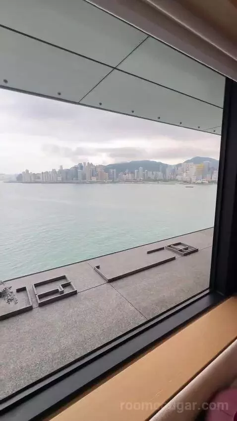 1 King Corner Suite with Sea View - Regent Club Access view picture #2