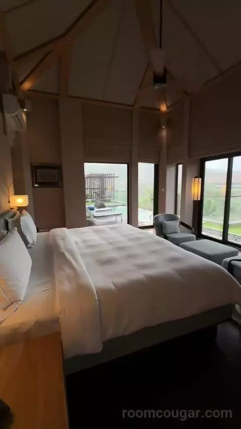 The Sky, 2 Bedroom Villa, Bedroom 1: 1 King, Bedroom 2: 2 Queen, Ocean View, Top Floor, Balcony bed picture #8