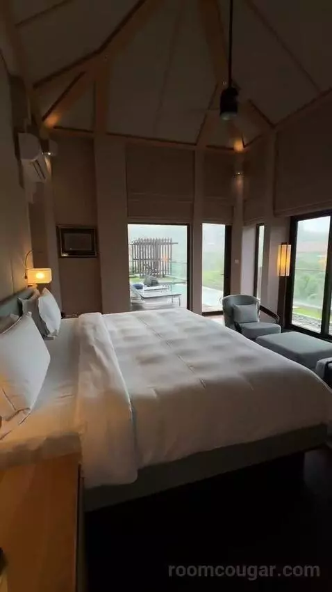 The Sky, 2 Bedroom Villa, Bedroom 1: 1 King, Bedroom 2: 2 Queen, Ocean View, Top Floor, Balcony bed picture #9