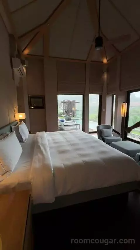 The Sky, 2 Bedroom Villa, Bedroom 1: 1 King, Bedroom 2: 2 Queen, Ocean View, Top Floor, Balcony bed picture #10