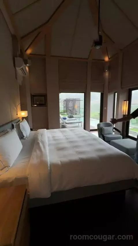 The Sky, 2 Bedroom Villa, Bedroom 1: 1 King, Bedroom 2: 2 Queen, Ocean View, Top Floor, Balcony bed picture #11