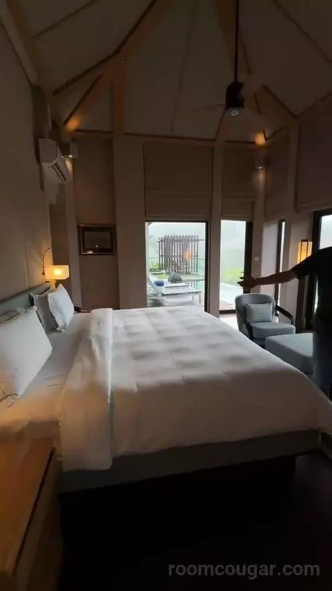 The Sky, 2 Bedroom Villa, Bedroom 1: 1 King, Bedroom 2: 2 Queen, Ocean View, Top Floor, Balcony bed picture #12