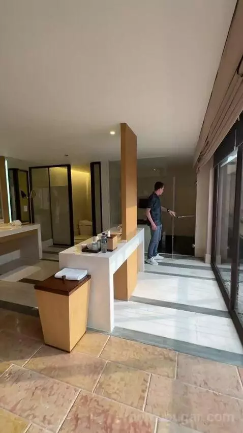 The Sky, 2 Bedroom Villa, Bedroom 1: 1 King, Bedroom 2: 2 Queen, Ocean View, Top Floor, Balcony picture #10