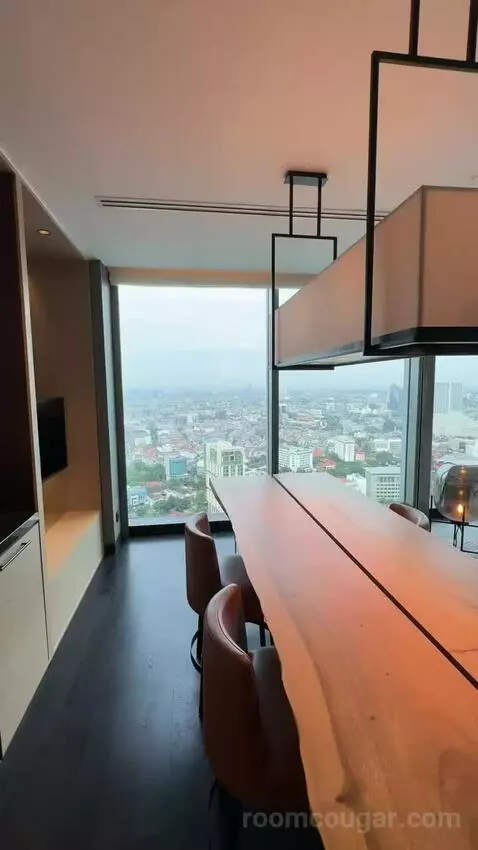 Deluxe Suite view picture #1
