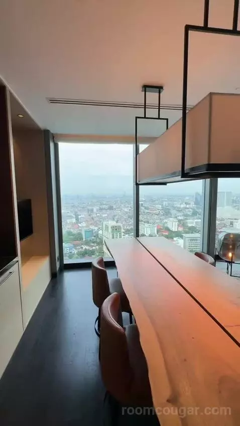 Deluxe Suite view picture #2