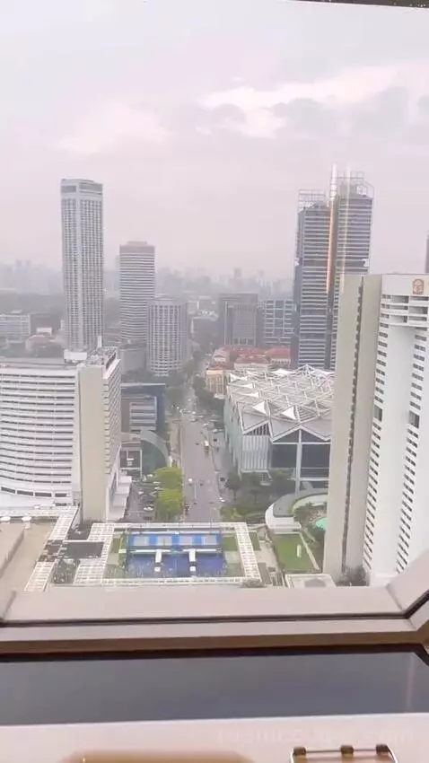 Club Deluxe Suite with a King Bed and Marina Bay View view picture #7