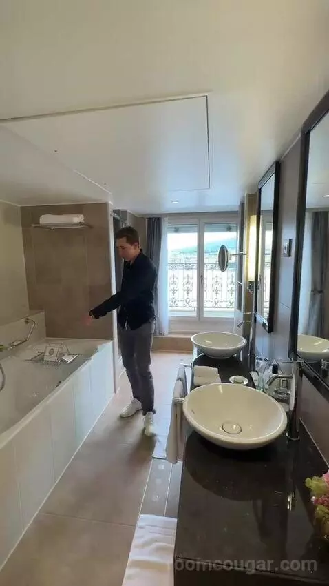 Lakefront Suite, 1 Bedroom Suite, 1 King, Sofa Bed, Lakefront, Balcony bathroom picture #7