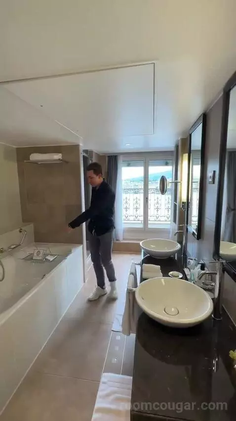 Lakefront Suite, 1 Bedroom Suite, 1 King, Sofa Bed, Lakefront, Balcony bathroom picture #8