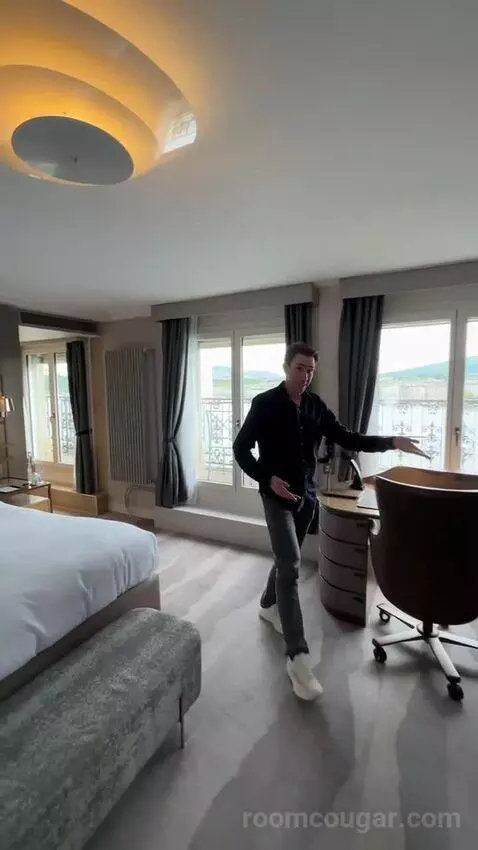Lakefront Suite, 1 Bedroom Suite, 1 King, Sofa Bed, Lakefront, Balcony bed picture #6