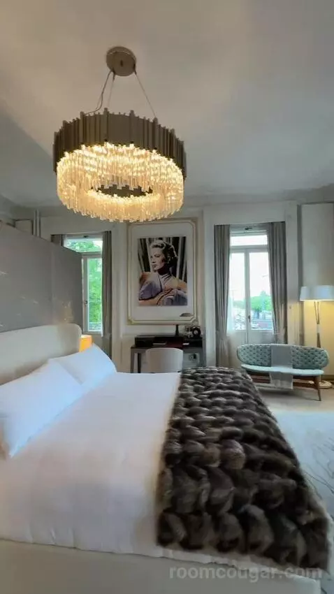 Grace Kelly Suite bed picture #5