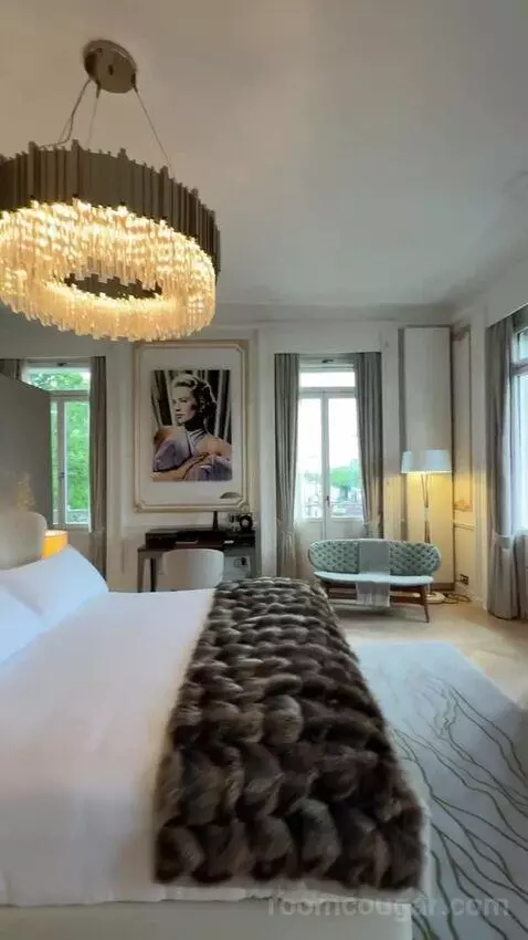 Grace Kelly Suite bed picture #8