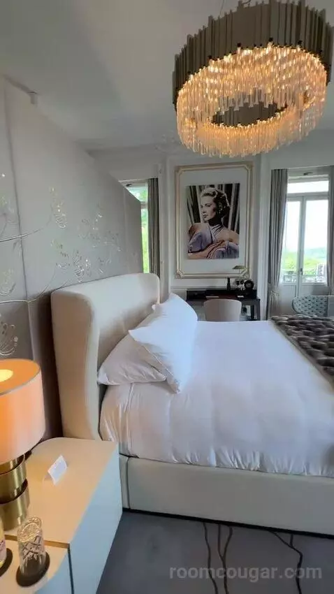 Grace Kelly Suite bed picture #12