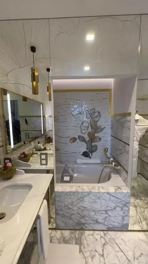 Grace Kelly Suite bathroom picture #5