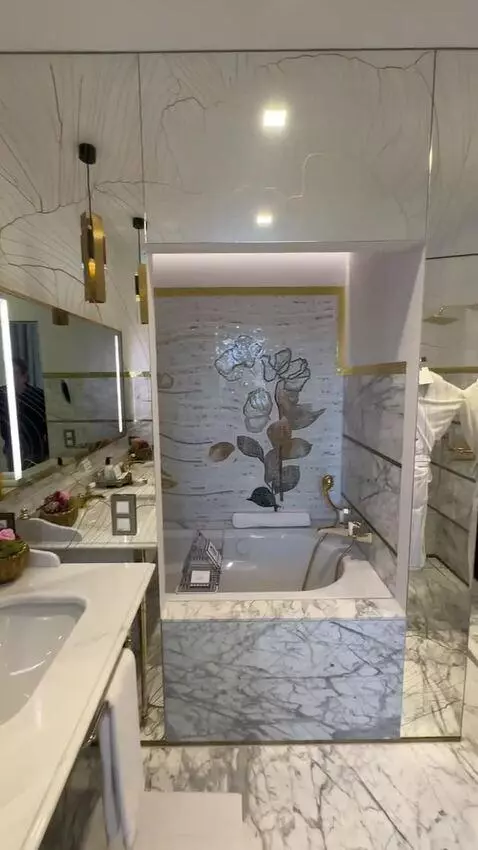 Grace Kelly Suite bathroom picture #6