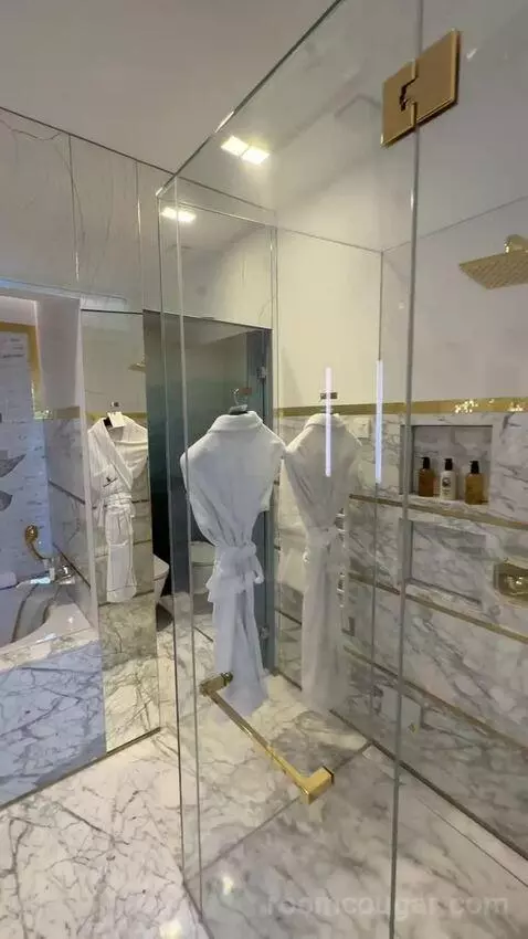 Grace Kelly Suite bathroom picture #7