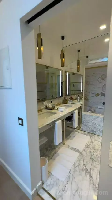 Grace Kelly Suite bathroom picture #11