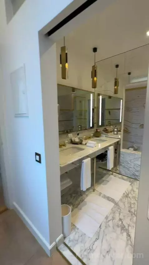 Grace Kelly Suite bathroom picture #12
