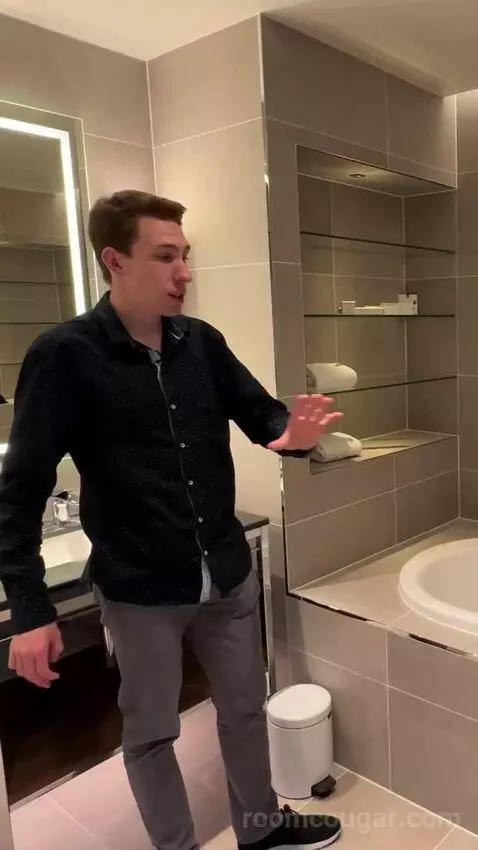 Corner Suite, M Club Level, Suite, 1 King, Corner Room bathroom picture #5