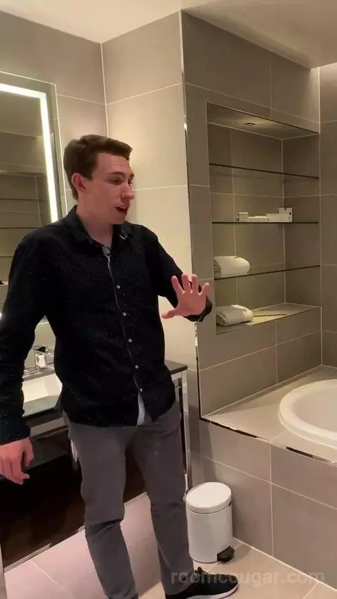 Corner Suite, M Club Level, Suite, 1 King, Corner Room bathroom picture #6